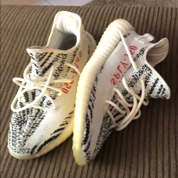 Yeezy boost zebra 350’s size 10 9/10 condition